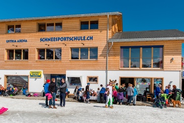 Das Foto zeigt das Büro der Skisportschule in Brigels