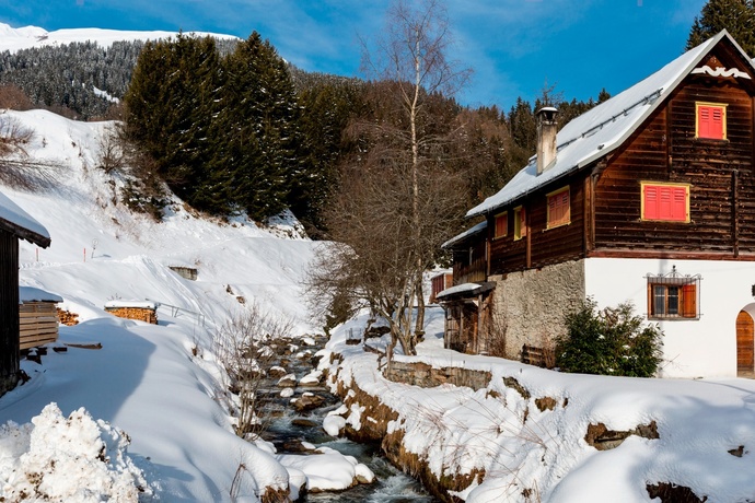 Das Foto zeigt die Casa Mulin im Winter
