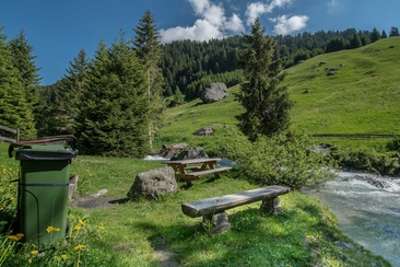 Das Foto zeigt die Feuerstelle Chischarolas