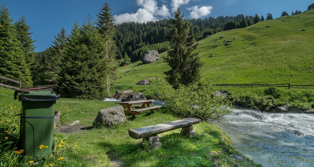 Das Foto zeigt die Feuerstelle Chischarolas