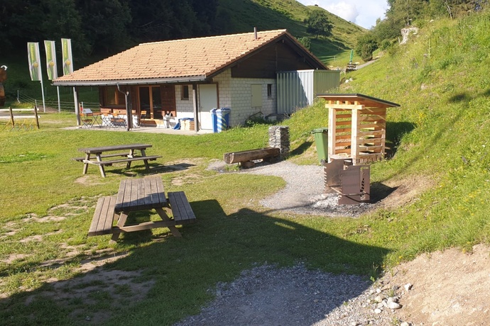 The photo shows the fireplace next to the tennis court