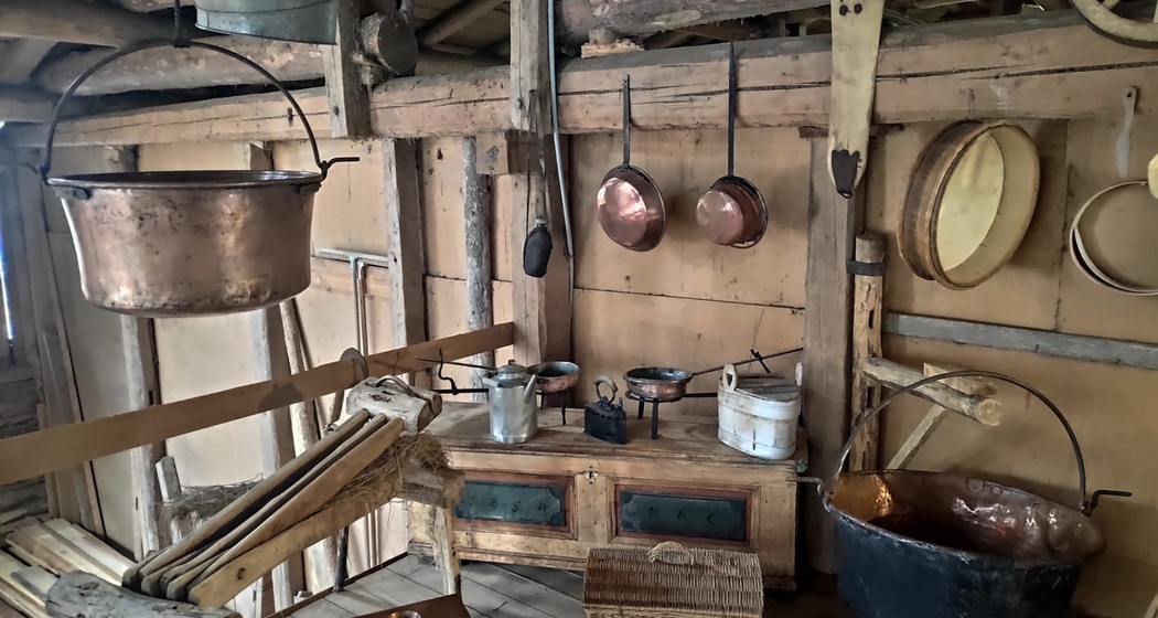 Das Foto zeigt die Fidel's Talina von innen mit den verschiedenen Behälter