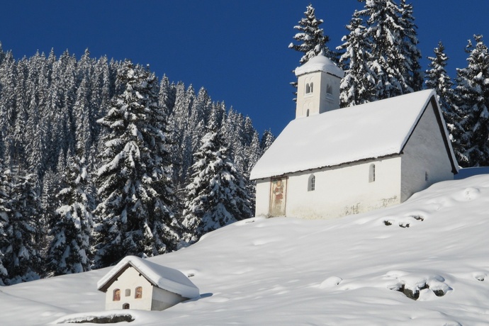 Das Foto zeigt die Kapelle St. Sievi im Winter
