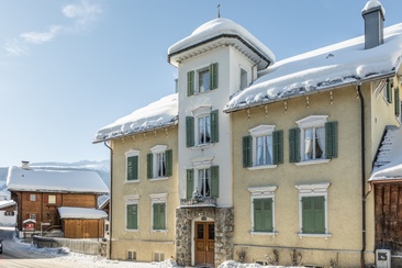 Das Foto zeigt die Casa Latour im Winter
