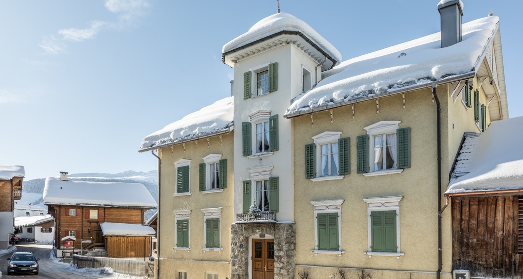 Das Foto zeigt die Casa Latour im Winter