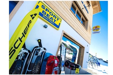 Das Foto zeigt das Sport Beat Testcenter neben der Talstation in Brigels