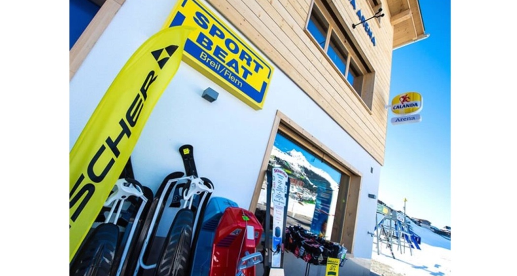 Das Foto zeigt das Sport Beat Testcenter neben der Talstation in Brigels