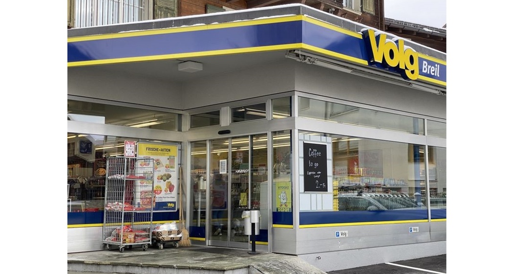 Das Foto zeigt den Eingang vom Volg in Brigels