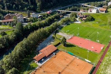 Das Foto zeigt die Sport und Tennisplätze Isletta