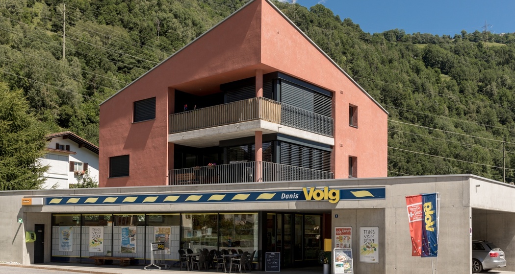 Das Foto zeigt den Volg Einkaufsladen von Danis