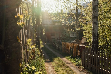 Das Foto zeigt das Atelier Carigiet von Aussen
