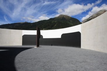 Das Foto zeigt die Skulptur Ogna von Innen