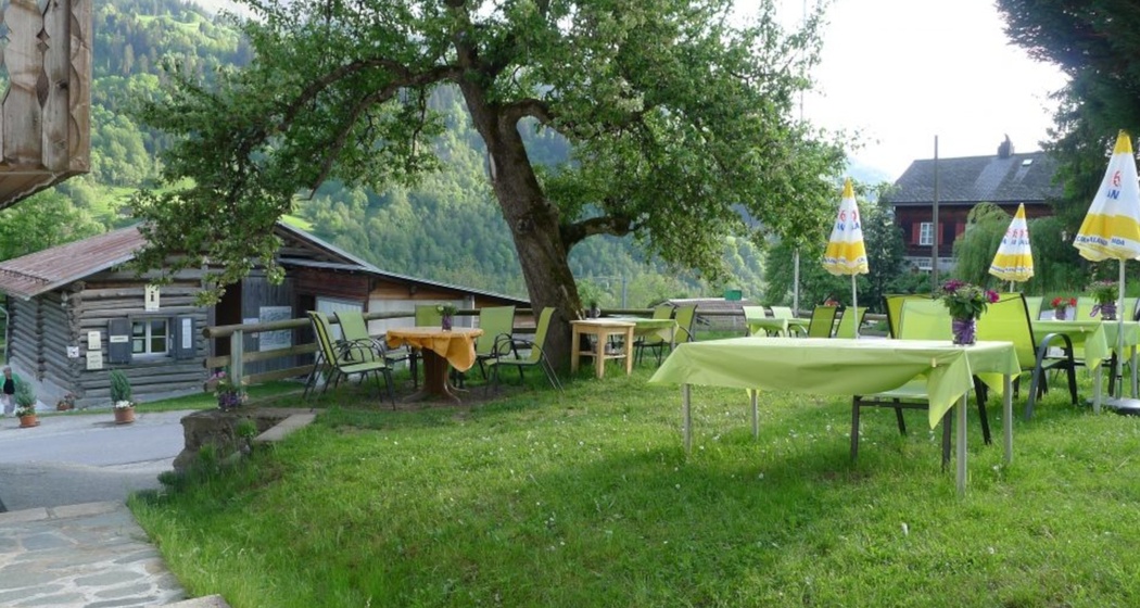 Das Foto zeigt das Restaurant des Camping Garvera in Cumpadials