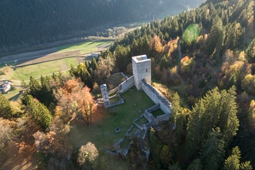 Drohnenaufnahme der Burganlage Jörgenberg.