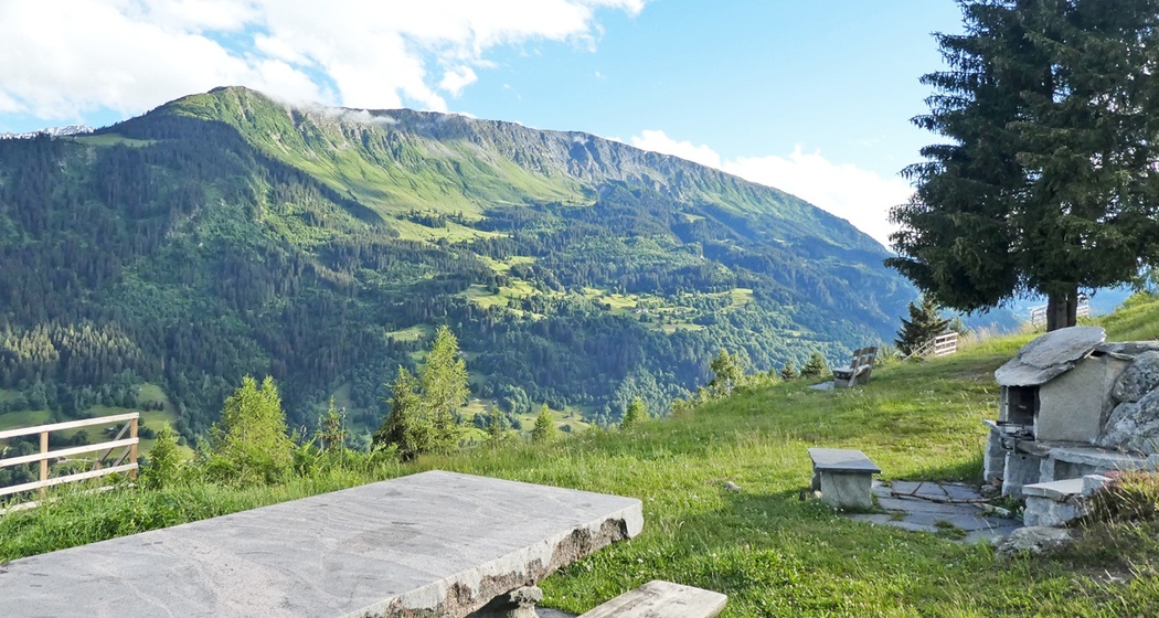 Das Foto zeigt die Feuerstelle Chic in Sumvitg