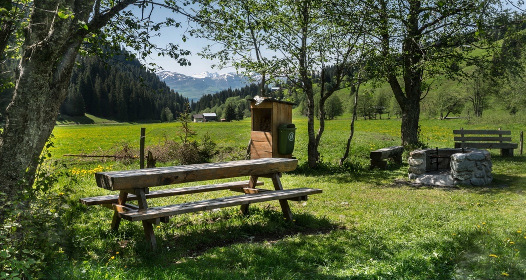 Auf dem Bild sieht man die Feuerstelle Ladral in Andiast.