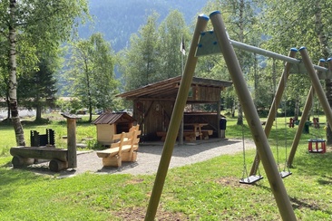 Das Foto zeigt die Feuerstelle Igniu in Rabius