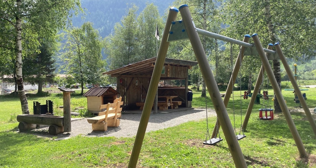 Das Foto zeigt die Feuerstelle Igniu in Rabius