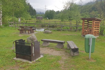 Das Foto zeigt die Feuerstelle Rensch in Trun