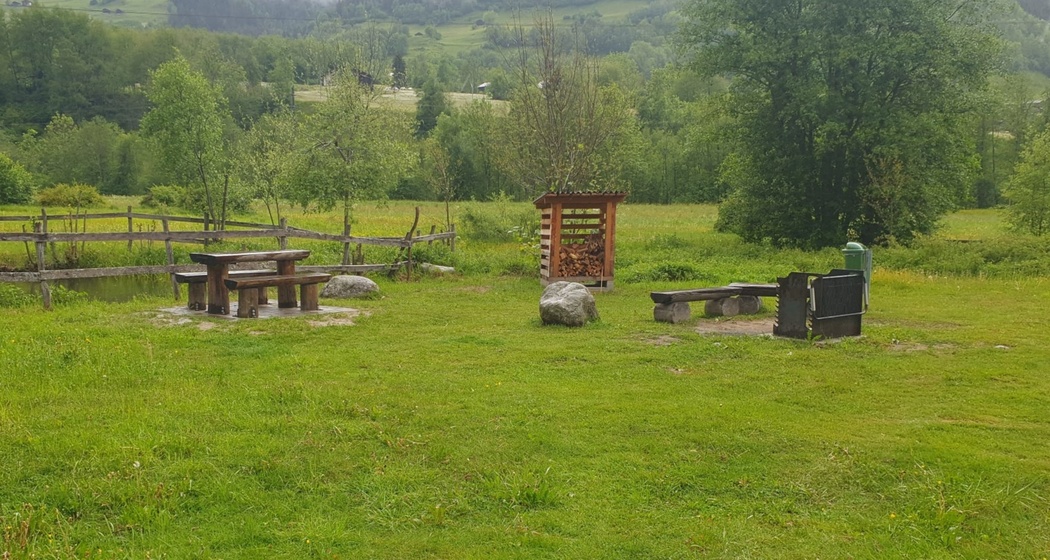 Das Foto zeigt die Feuerstelle Rensch in Trun