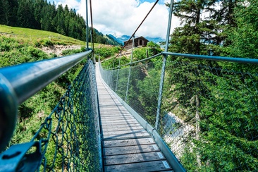 Das Foto zeigt die Hängebrücke in Val Sumvitg