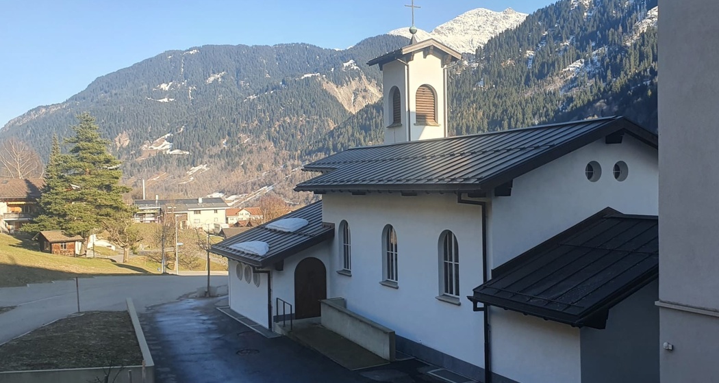 Das Foto zeigt die Kapelle Altersheim s. Giusep in Cumpadials