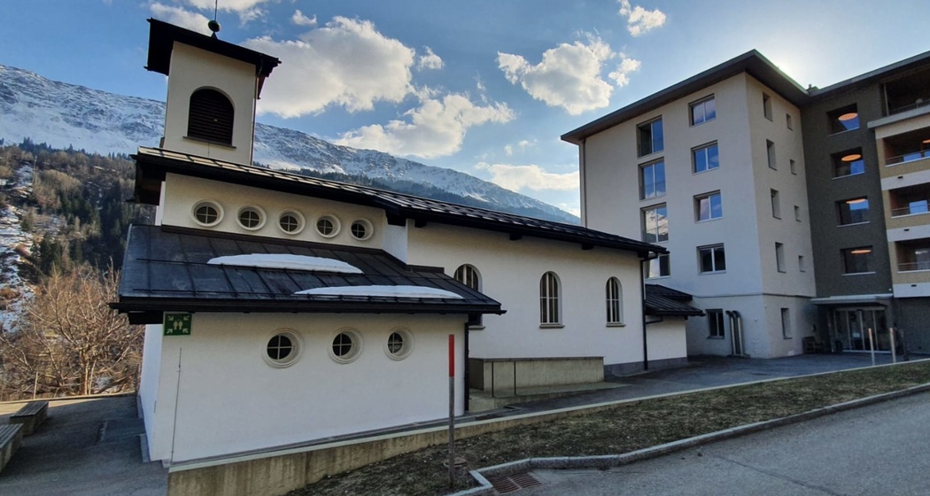 Das Foto zeigt die Kapelle Altersheim s. Giusep in Cumpadials