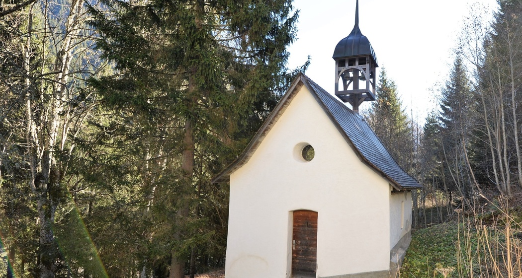 Das Foto zeigt die Kapelle Maria zum Schnee in Tenigerbad