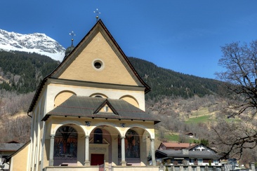 Das Foto zeigt die Kapelle St. Anna in Trun