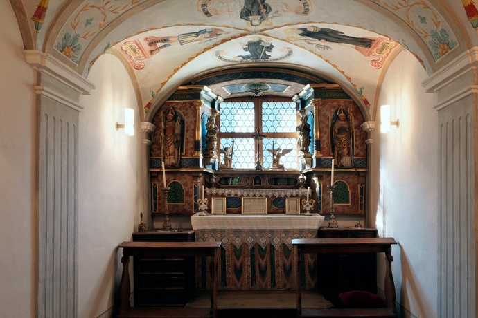 Das Foto zeigt die Kapelle St. Apollonia in Trun