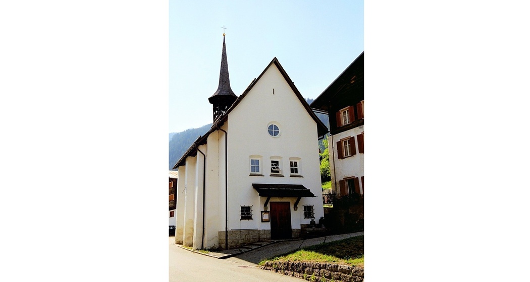 Das Foto zeigt die Kapelle St. Josef in Cumpadials