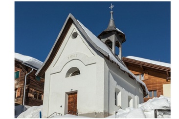 Aufnahme der Kapelle Nossa dunna dallas dolurs in Andiast.