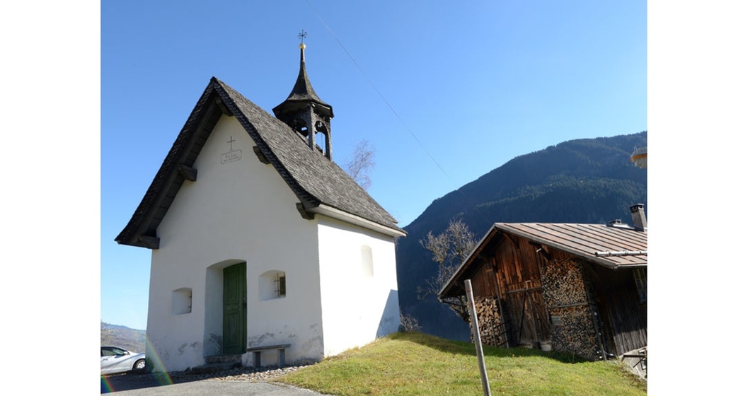 Das Foto zeigt die Kapelle St. Niklaus in runs