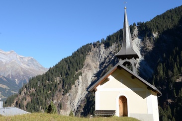 Das Foto zeigt die Kapelle St. Paulus in Sumvitg