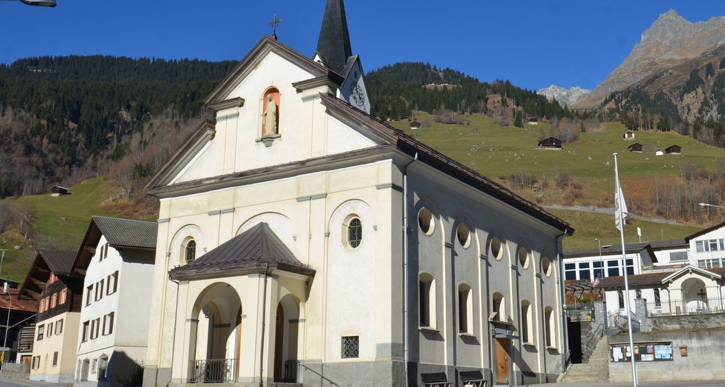 Das Foto zeigt die Kirche St. Maria Geburt in Rabius