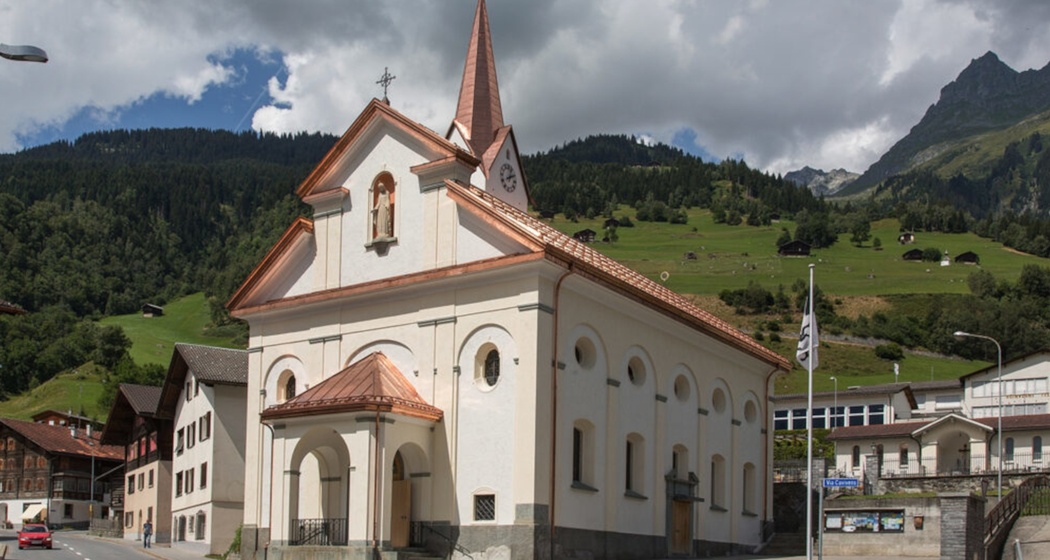 Das Foto zeigt die Kirche St. Maria Geburt in Rabius