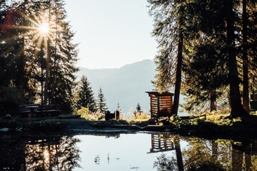 Das Foto zeigt den kleinen See Lag da Palius Pastg