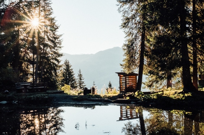 Das Foto zeigt den kleinen See Lag da Palius Pastg