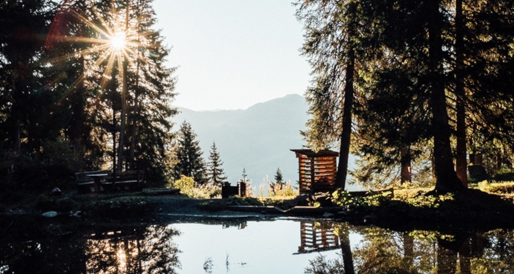 Das Foto zeigt den kleinen See Lag da Palius Pastg