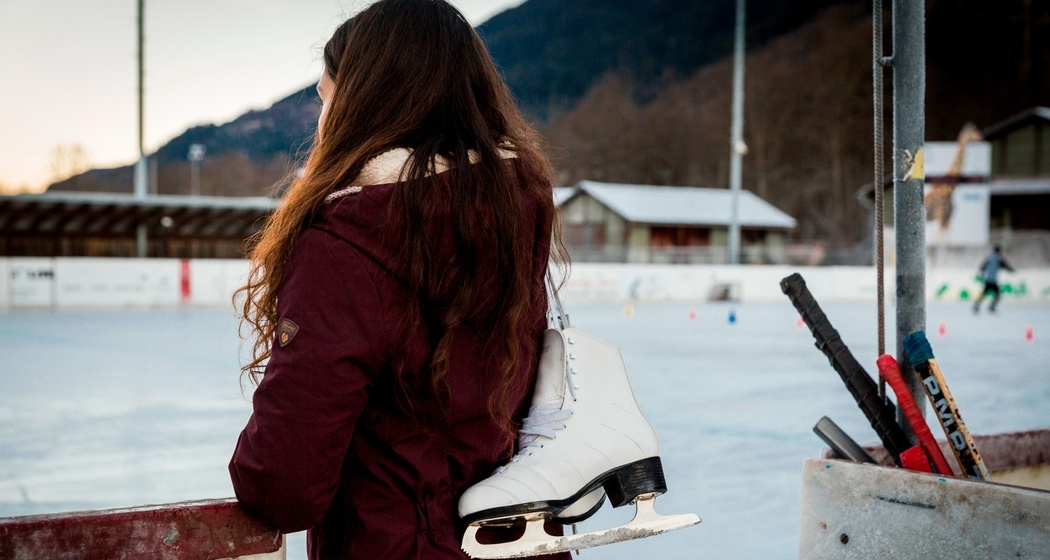Das Foto zeigt das Natureisfeld in Trun