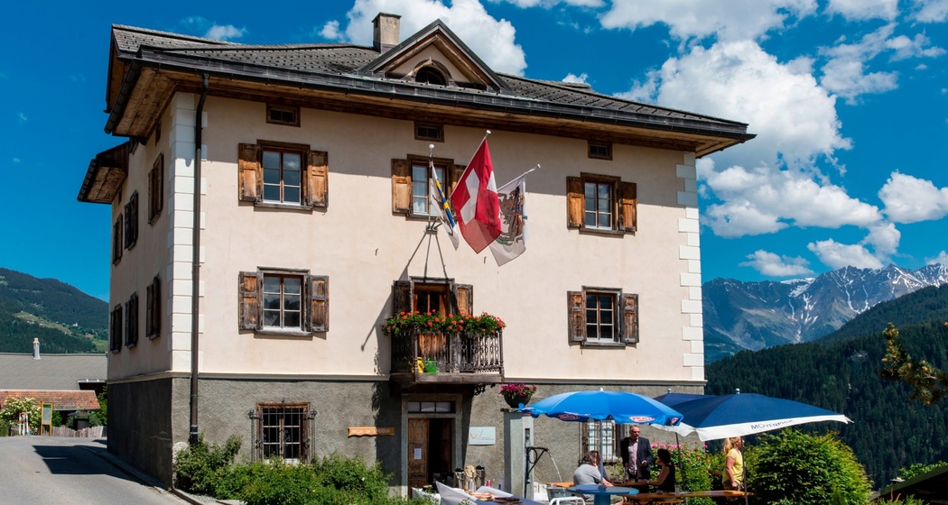 Das Foto zeigt die Volksbibliothek in Waltensburg