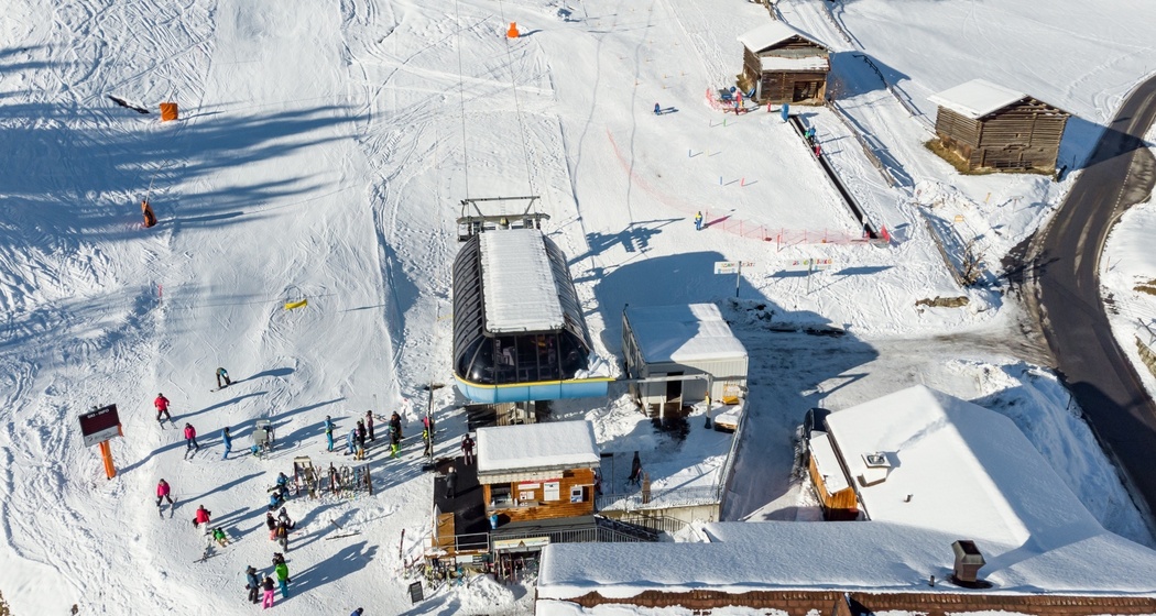 Das Foto zeigt das Übungsgebiet zum Ski lernen in Waltensburg