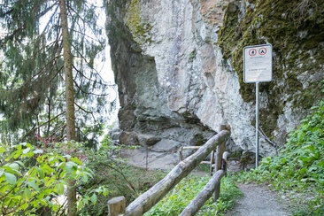 Aufnahme des Pfads zur Burg Kropfestein.