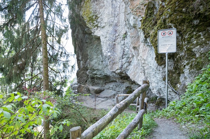 Aufnahme des Pfads zur Burg Kropfestein.