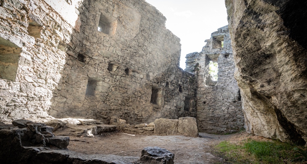 Innenaufnahme der Burg Kropfenstein in Waltensburg.