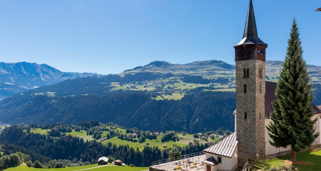 Das Foto zeigt die Pfarrkirche St. Julitta von Aussen