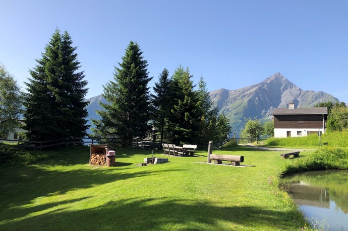 Patrutgsee mit Feuerstelle und Brunnen