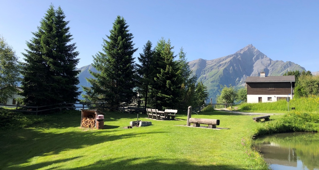 Patrutgsee mit Feuerstelle und Brunnen