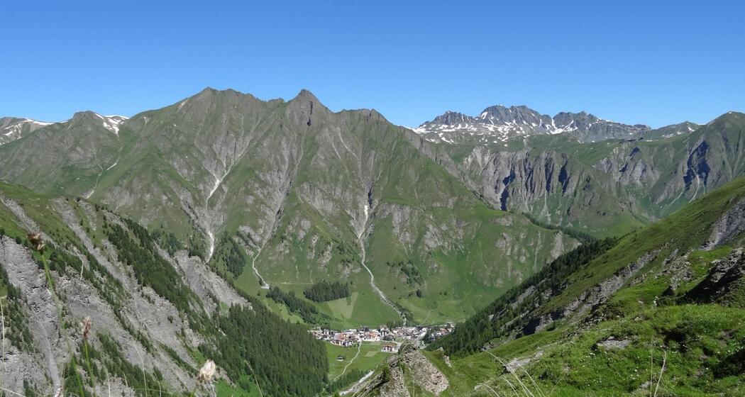 Blick vom Val Maisas auf Samnaun Dorf