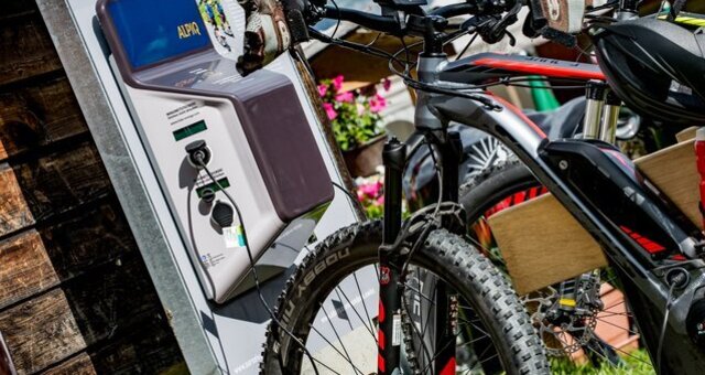 Ladestation mit Smartladekabel